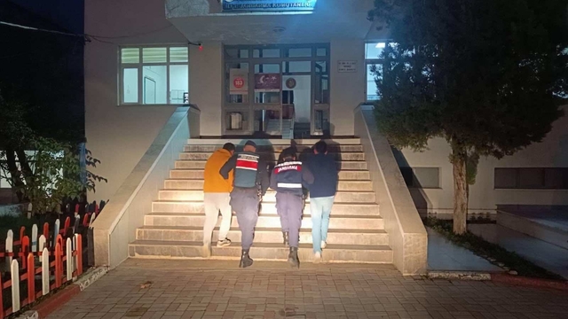 Çanakkale'de göçmen kaçakçılığı iddiasıyla 3 şüpheli yakalandı