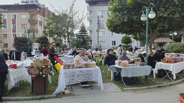 Hatay'da depremden etkilenen kadın girişimciler ürünlerini sergiledi