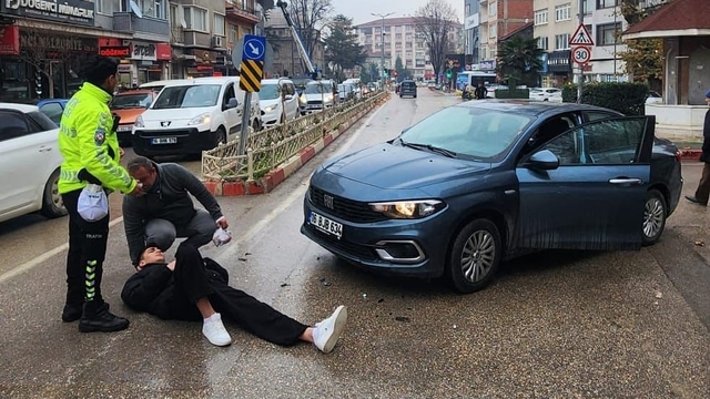 Bursa'da otomobille çarpışan motosiklet sürücüsü yaralandı
