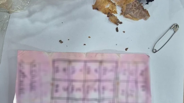 Bolu'da yapı marketin raflarının arasında muska çıktı: "Büyücülerin şerrinden Allah'a sığınırım"