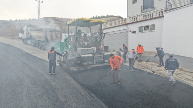 Büyükşehir'den Özvatan Küpeli Mahallesi'nde 5 bin 300 ton sıcak asfalt ile konforlu ulaşım