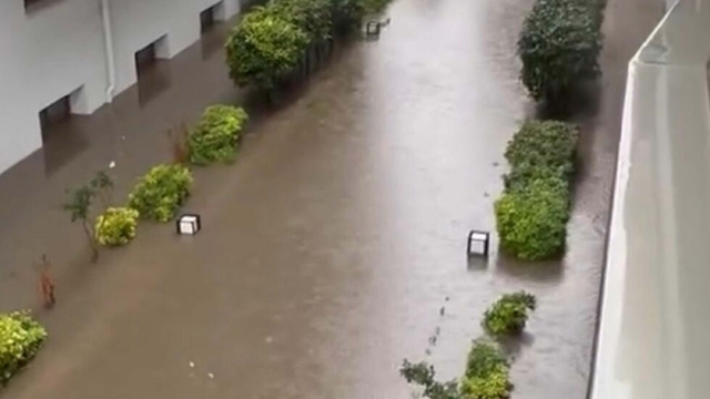 Muğla'da sağanak; cadde ve sokaklar göle döndü