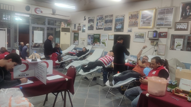 Ödemiş'te kahvehane kan bağışı etkinliğine ev sahipliği yaptı