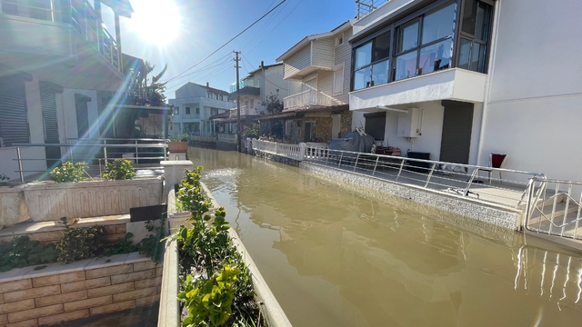 Selin etkilediği Foça'nın sokakları Venedik'e döndü