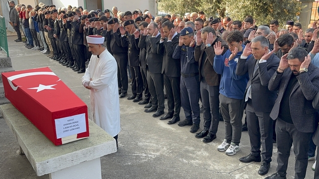 Niğde'de kalp krizi sonucu ölen İlçe Jandarma Komutanı Deniz'in cenazesi Adana'da defnedildi