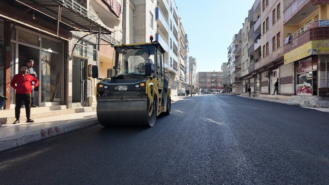 Büyükşehir Belediyesi'nden kış öncesi asfalt serimi mesaisi