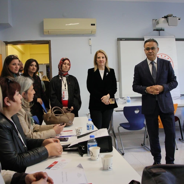 Hayat boyu öğrenmede yeni yol haritası
İzmir'de 'vizyoner' çalıştay gerçekl...