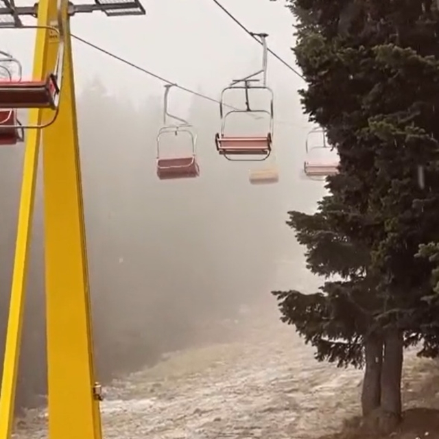 Uludağ'a kar yağdı