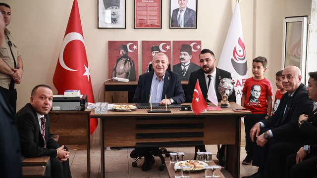 Zafer Partisi Genel Başkanı Özdağ, Erdemli'de temaslarda bulundu