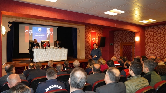 Köy ve mahallelerin eksiklikleri masaya yatırıldı
Pınarhisar'da muhtarlar toplantısı