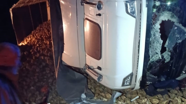 Yozgat'ta kontrolden çıkan tır devrildi: 1 ölü