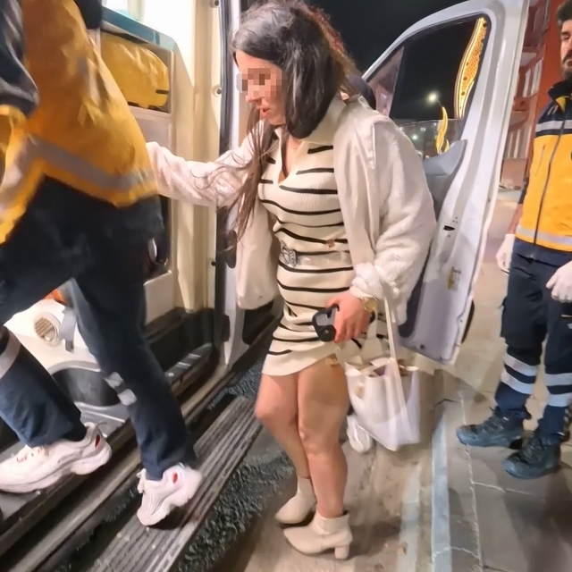 Erkek arkadaşının görüştüğü kadını bıçakladı