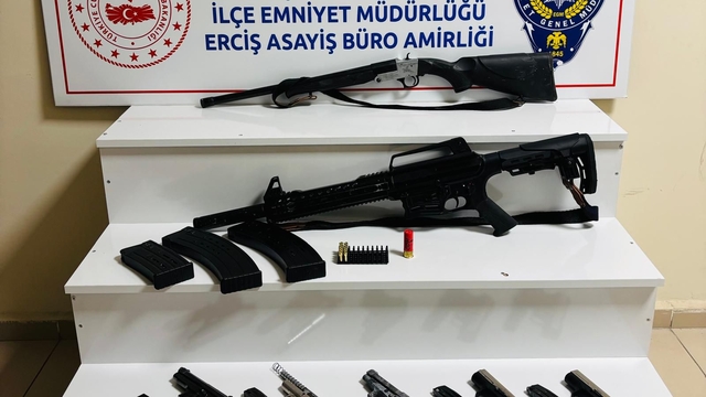 Van'da ruhsatsız silah ele geçirildi