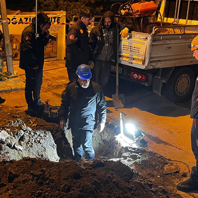 Doğal gaz sızıntısı ihbarı ekipleri alarma geçirdi