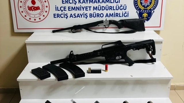 Erciş'te 5 adet ruhsatsız tabanca ve 2 adet yivsiz av tüfeği ele geçirildi