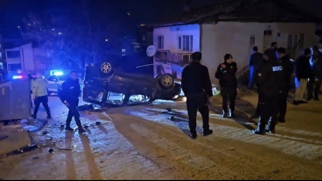 Takla atan araçtaki 5 kişi yaralandı