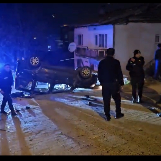 Takla atan araçtaki 5 kişi yaralandı