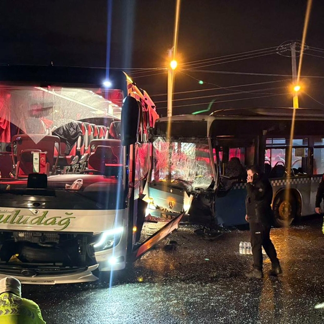 Tekirdağ'da yolcu otobüsü ile halk otobüsü çarpıştı; 9 yaralı