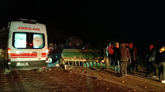 Adana'da 3 aracın karıştığı kazada 2 kişi yaralandı