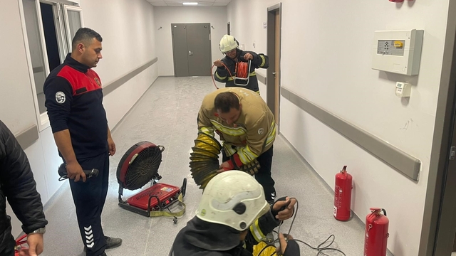 Hastanede elektrik panosundan çıkan yangın söndürüldü