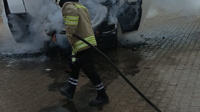 Mardin'de kamyonette çıkan yangın söndürüldü