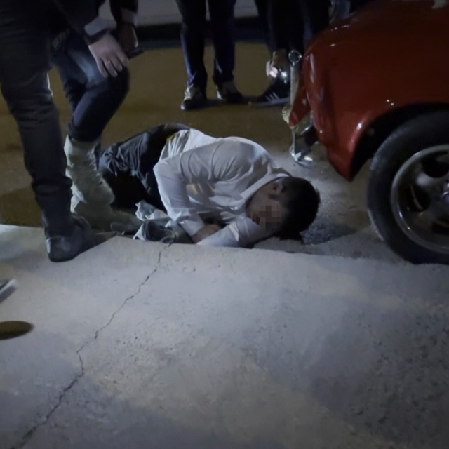 Aksaray'da yol ortasında palalı saldırı: 1 ağır yaralı
Olay yerinde polis v...