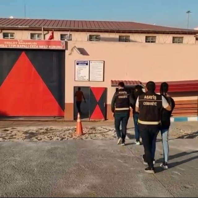 Osmaniye'de molotoflu saldırı: Kamyoneti ateşe veren 2 şüpheli tutuklandı