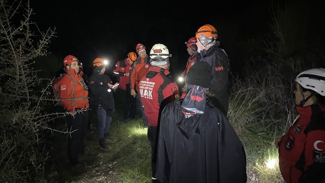 Alzheimer hastası yaşlı adamı arama çalışmaları gece de devam ediyor