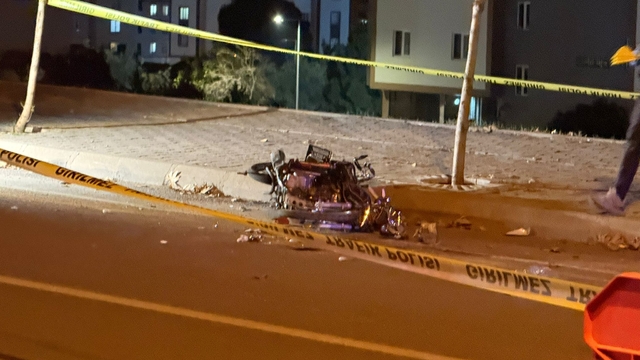 Kahramanmaraş'ta kamyonete çarpan motosikletteki 2 kişi öldü