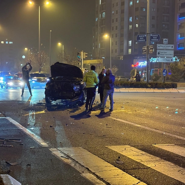 Kayseri'de 2 otomobilin karıştığı kazada yaralanan olmadı