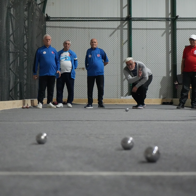 Bayburt'ta renkli görüntülere sahne olan bocce final müsabakası dostluk içi...