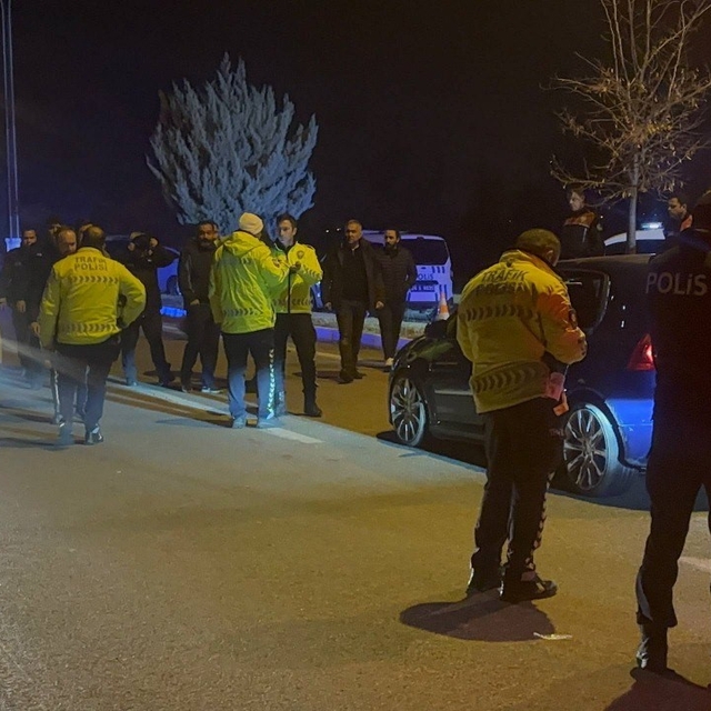 Polisten kaçan alkollü sürücü 3 araca çarptı