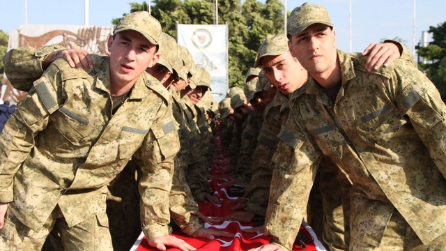 Hatay'da temel eğitimlerini tamamlayan bin 418 acemi er, yemin etti