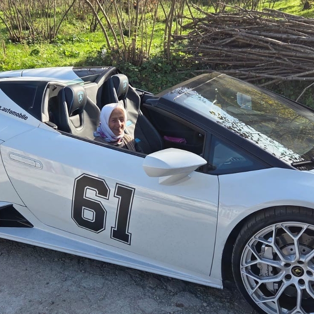 Trabzon'a Lamborghini ile geldi, köy yollarında ilgi odağı oldu