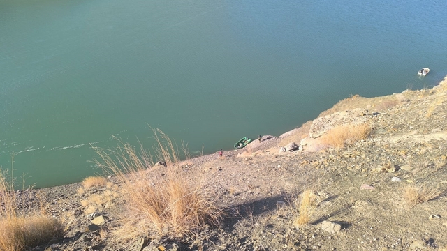 Otomobil baraj gölüne yuvarlandı, ekipler arama kurtarma çalışması başlattı