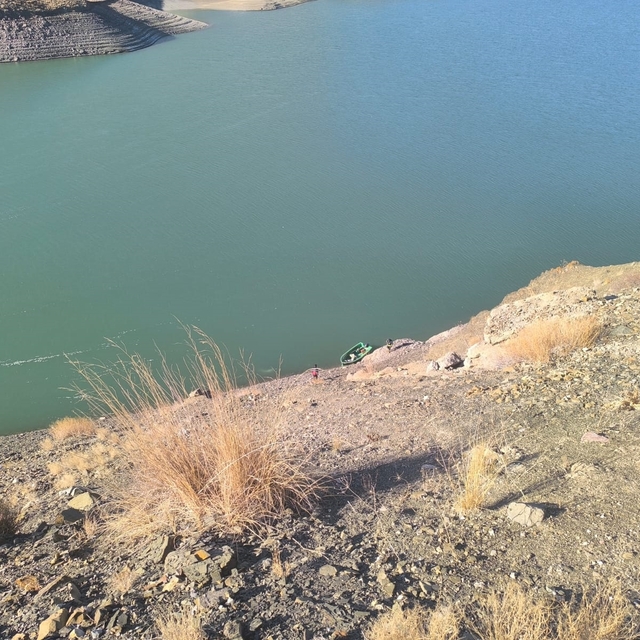 Otomobil baraj gölüne yuvarlandı, ekipler arama kurtarma çalışması başlattı