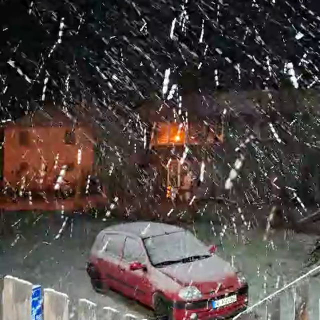 Bolu'nun yükseklerine kar yağdı