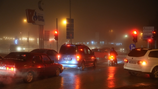 Denizli'de yoğun sis yaşamı zorlaştırdı