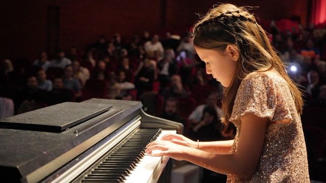 Küçük piyanistler hünerlerini sergiledi
Küçük piyanistler verdiği konserle orman yangınlarına karşı farkındalık mesajları verdi