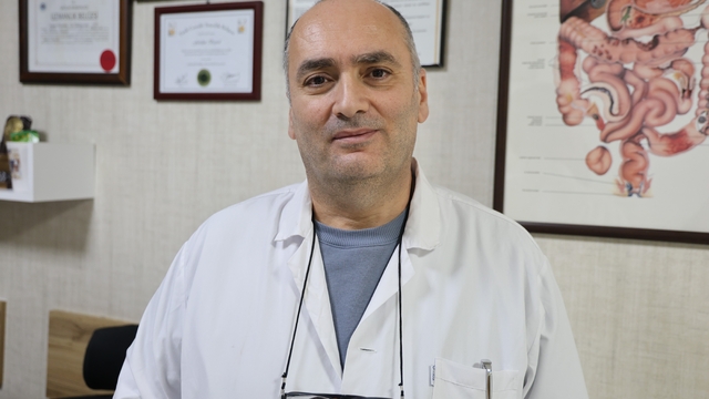 Op. Dr. Baysal: "Mide kanserinde çevresel faktörler aile faktörlerinden daha ön plandadır"
"Mide kanseri özellikle erkek hastalarda daha sık gözüken bir kanserdir"
"Sigara, etli yemekler, kızartmalı yemekler ve kebaplar mide kanseri riskini arttırır"