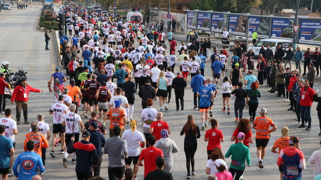 Gaziantep'te "7. Gazi Yarı Maratonu ve Halk Koşusu" başladı
