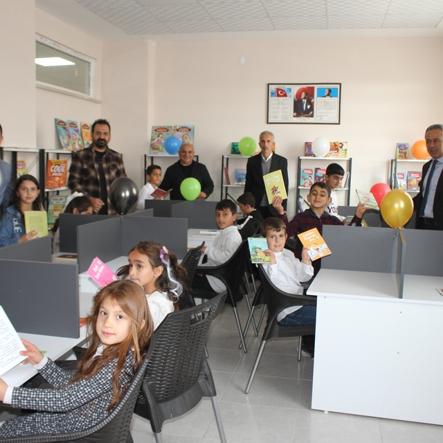 Malazgirt İlkokulu yeni kütüphane açıldı