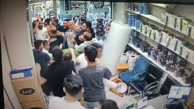 Şanlıurfa'da iş yerinde 7 kişinin yaralandığı kavga kamerada