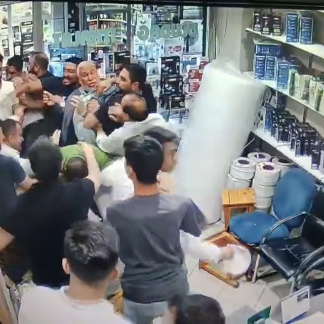 Şanlıurfa'da iş yerinde 7 kişinin yaralandığı kavga kamerada