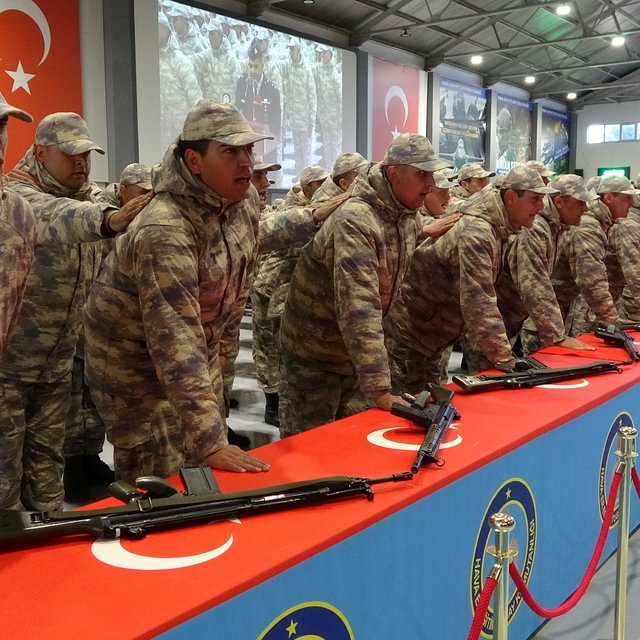 Kütahya Hava Er Eğitim Tugay Komutanlığında 2025 4A Tertip Erler yemin eder...