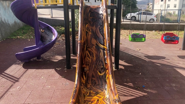 Canik'te parklara zarar verildi
Canik Belediyesi: "Lütfen parklarımıza hep birlikte sahip çıkalım, zarar verilmesine müsaade etmeyelim"