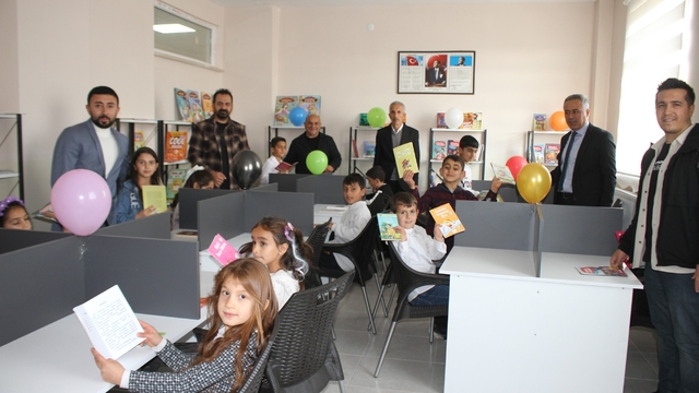 Malazgirt İlkokulu yeni kütüphane açıldı