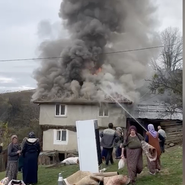 Kastamonu'da çıkan ev yangını söndürüldü