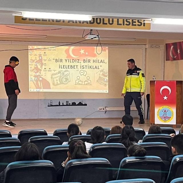 Öğrencilere trafik kuralları hakkında bilgilendirme