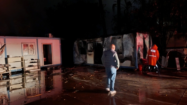 Yıldırım yangına sebep oldu konteyner küle döndü